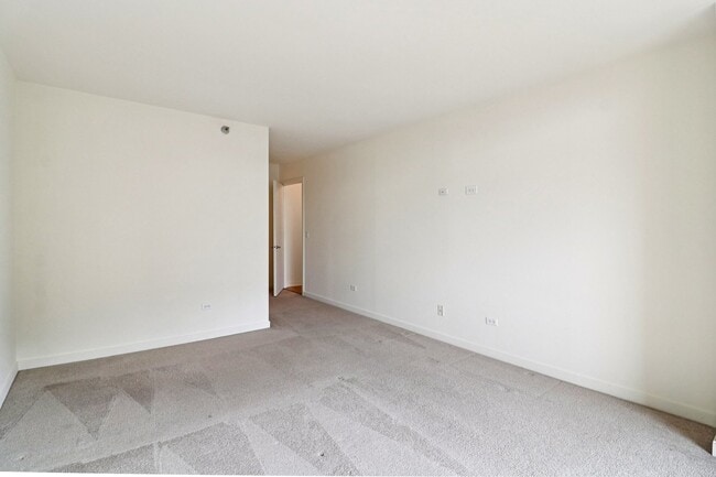 Building Photo - 1160 S Michigan Ave