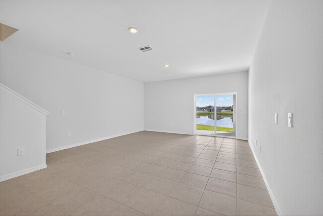 Building Photo - New 3 Bed Townhouse!