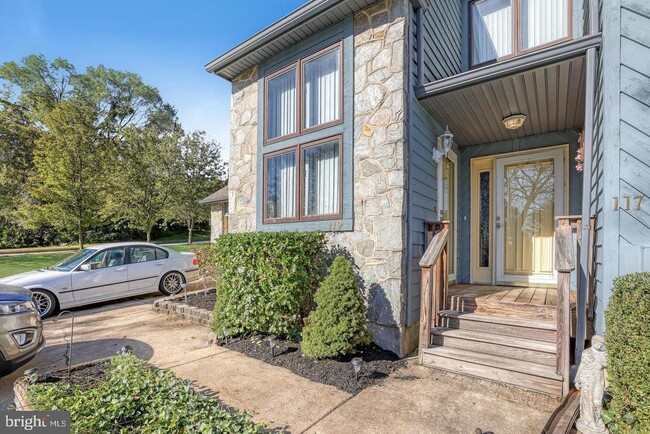 Primary Photo - 117 Foxfire Dr