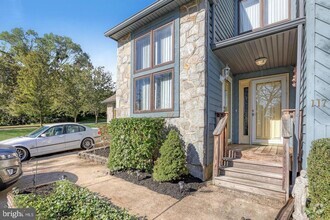 Building Photo - 117 Foxfire Dr