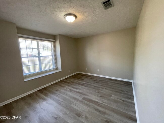 Building Photo - 140 Treasure Palm Dr