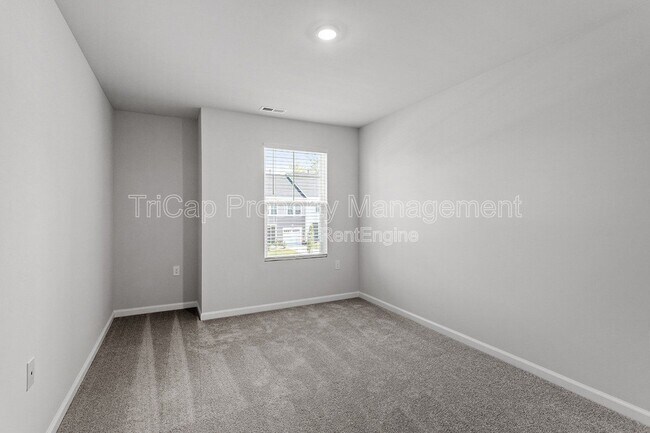 Building Photo - 1636 Singing Bird Trl