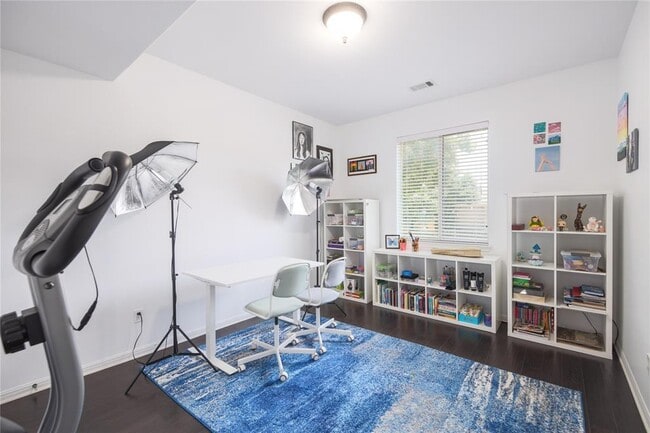 Building Photo - 9700 Spanish Wells Dr