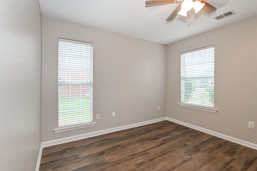 Building Photo - 8083 Delta Lakes Blvd