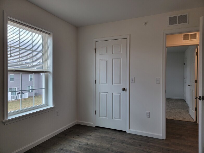 Building Photo - 173 Robert Cir