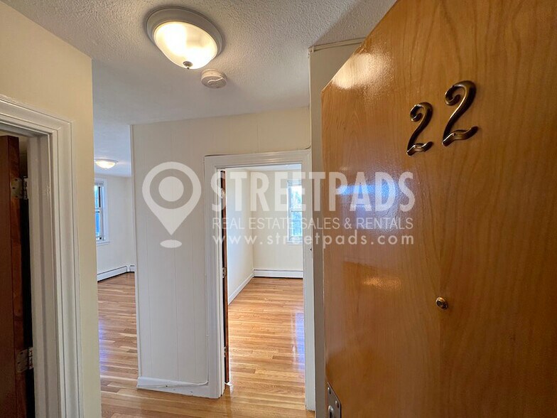 Building Photo - 160 N Beacon St