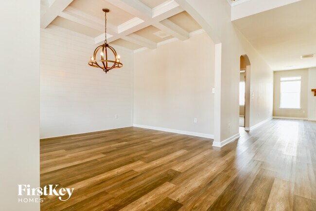 Building Photo - 225 Villa Grande Dr