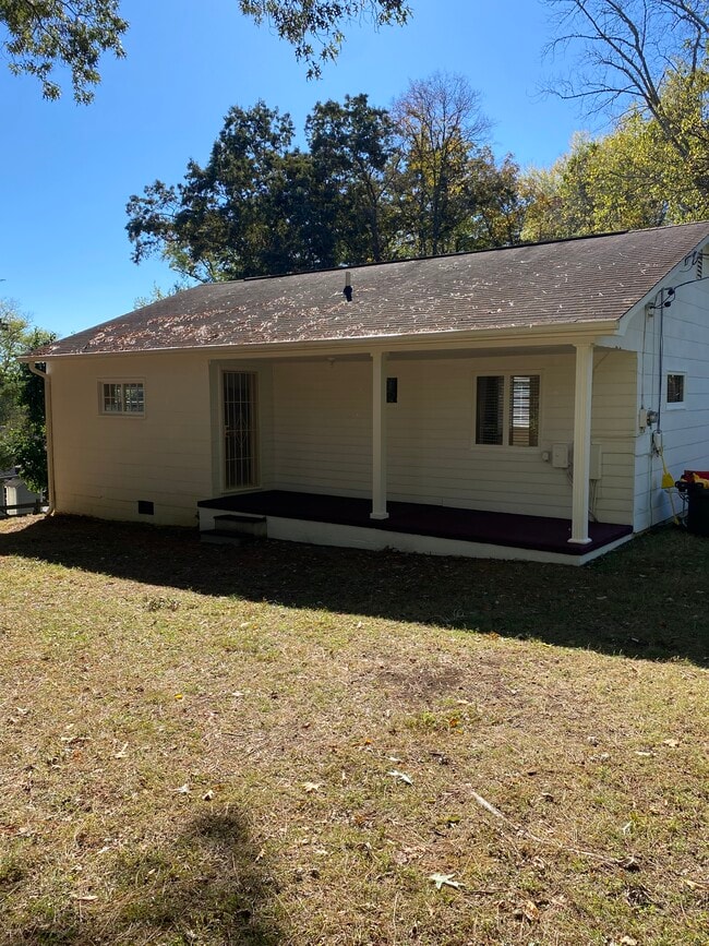 Building Photo - 4004 Luwana Ln