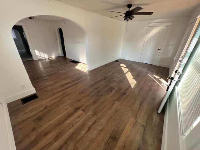 Building Photo - 960 E Pleasant Run Parkway North Dr