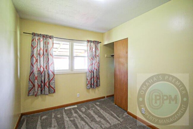Building Photo - 3 Bedroom / 1 Bath Home Minutes from Hartm...