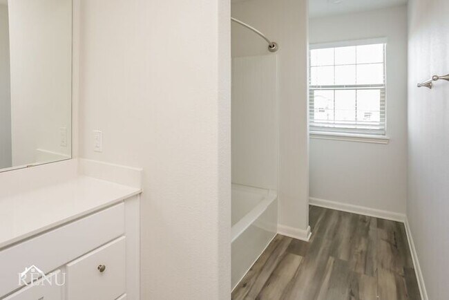 Building Photo - 2030 Delta Downs Dr