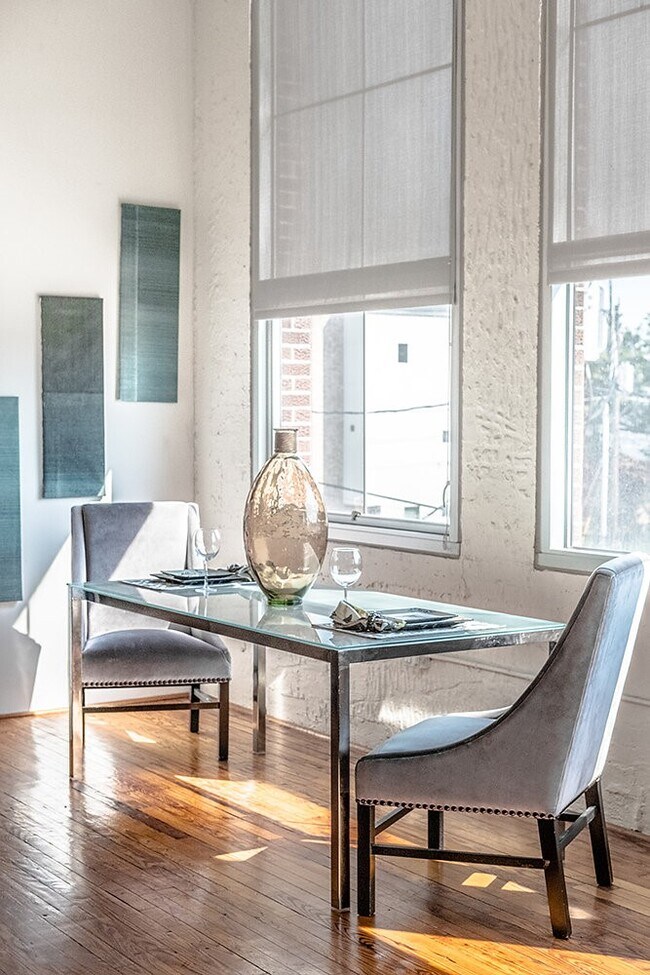 Building Photo - 1312 Live Oak St