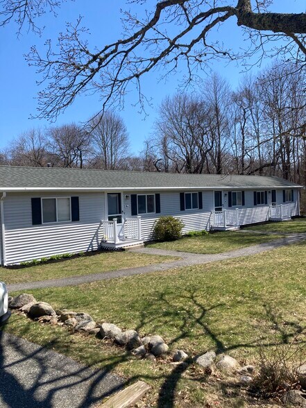 Building Photo - 8 Regency Dr