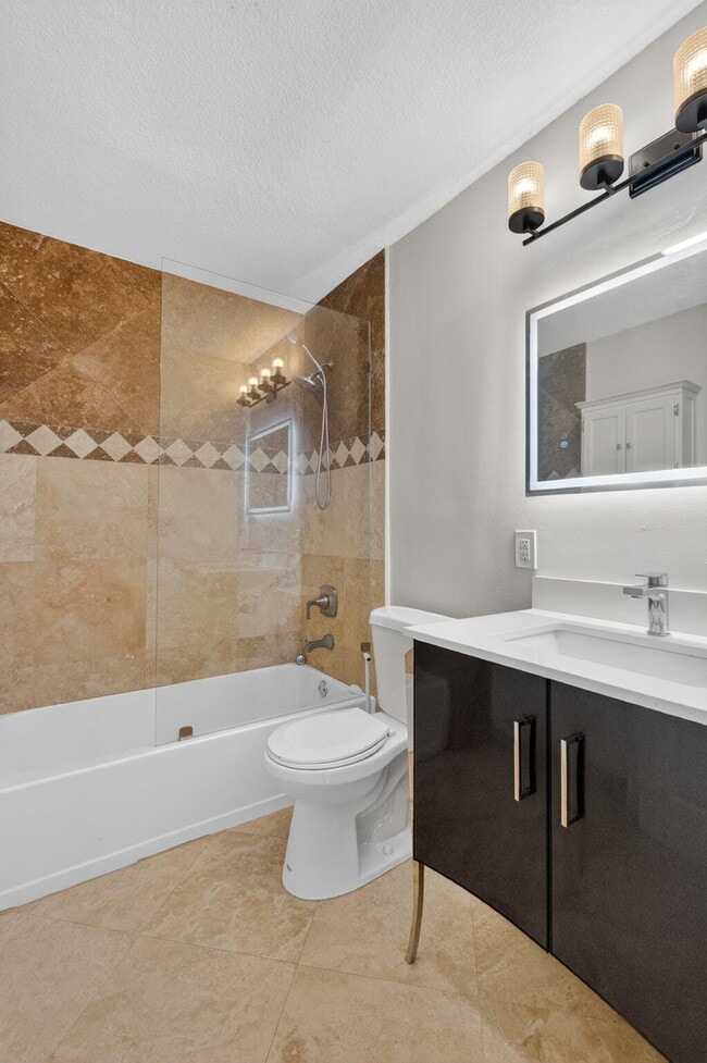 Building Photo - 2213 NE 16th St