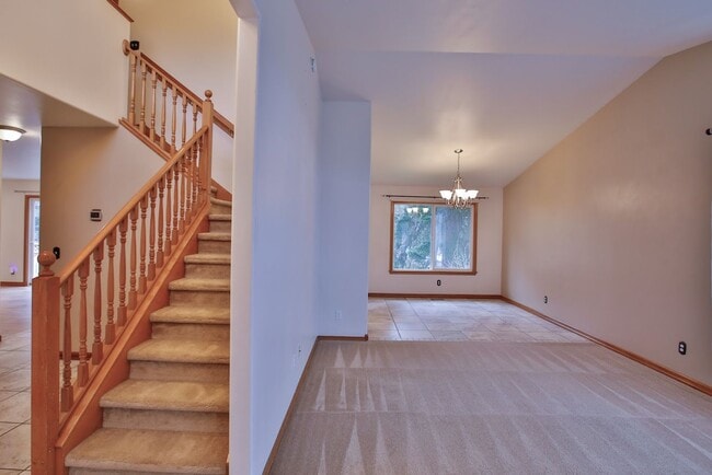 Building Photo - Lovley Home in Oak Harbor and Pet Friendly!