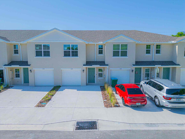 Building Photo - 654 Moscato Dr
