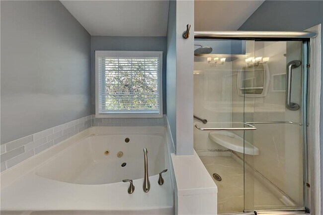 Building Photo - 1012 Fairmont Park Dr