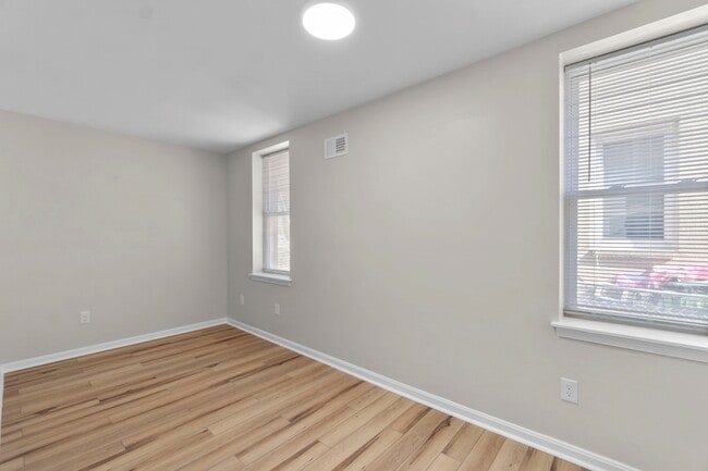 Building Photo - 2027 E Baltimore St