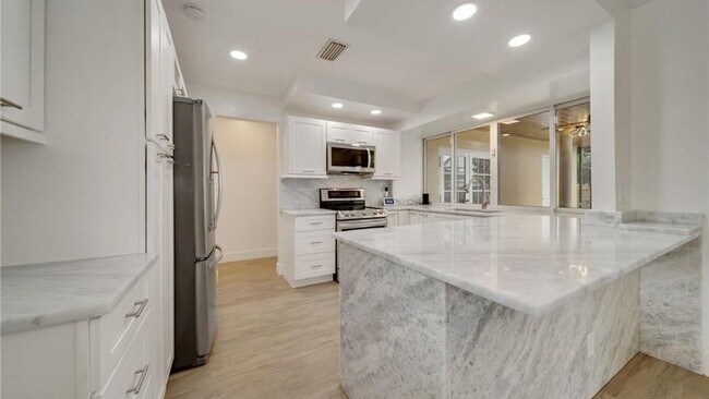 Building Photo - 4115 Madison St