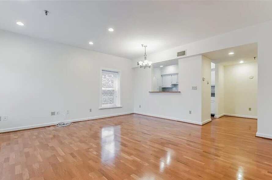 Building Photo - 126 Washington St