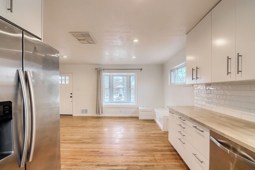 Building Photo - 207 Teal St