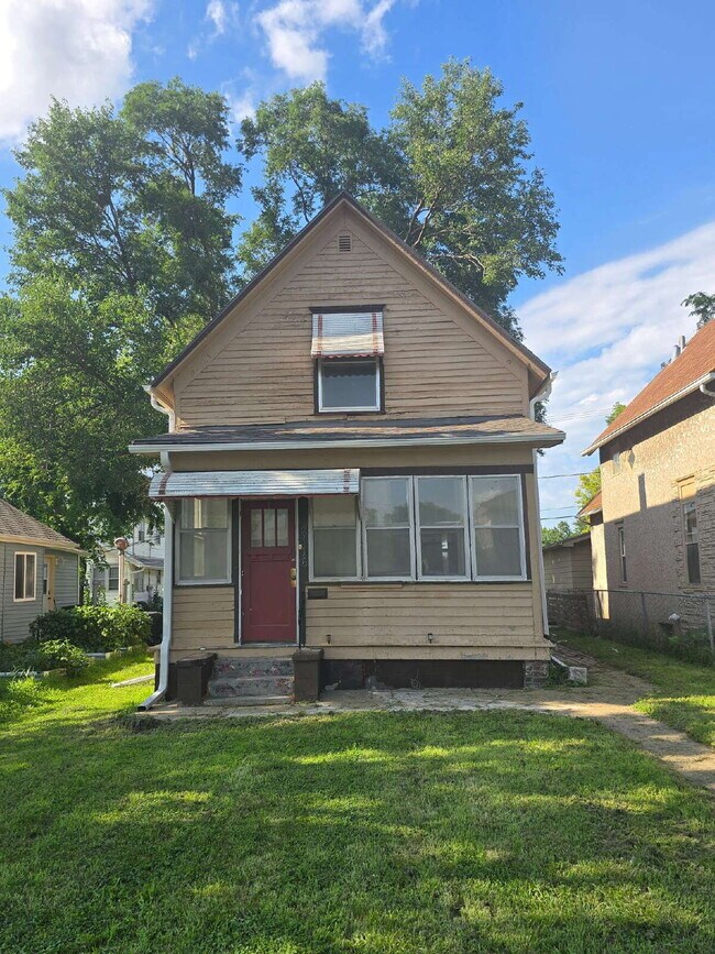 Primary Photo - Charming 3-Bedroom Home Near Downtown – Av...
