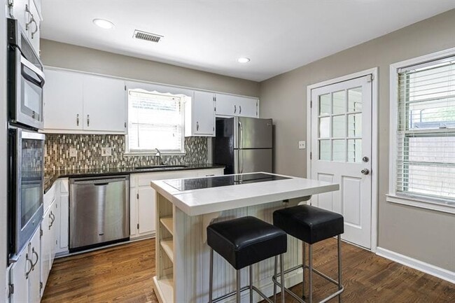 Building Photo - 1517 Gaylor Cir SE