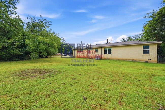 Building Photo - Updated 3-Bedroom Home with Spacious Fenced Backyard in Benbrook