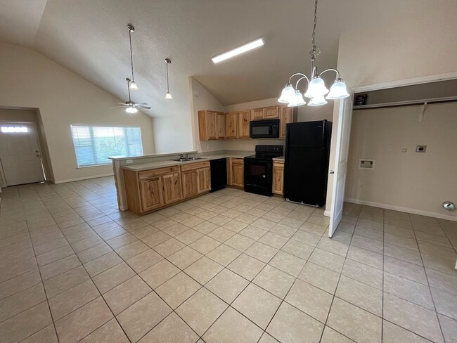 Building Photo - NEW ON MARKET