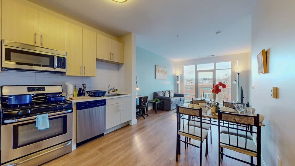 Building Photo - 545 Bedford St