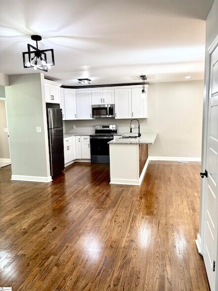 Building Photo - 30 Fleetwood Dr