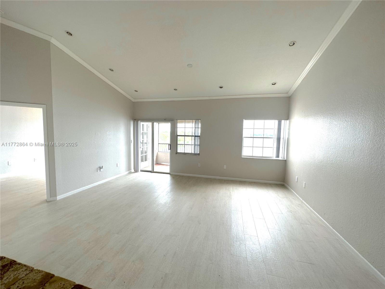 Building Photo - 2831 N Oakland Forest Dr