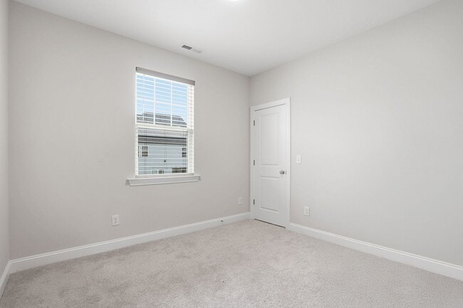 Building Photo - AVAILABLE BEAUTIFUL AND COMFORTABLE HOME