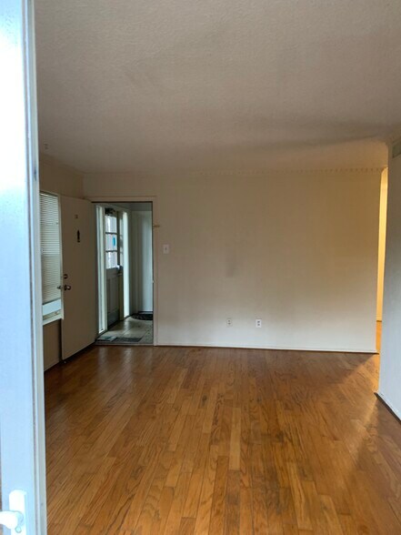 Building Photo - 4219 Avondale Ave
