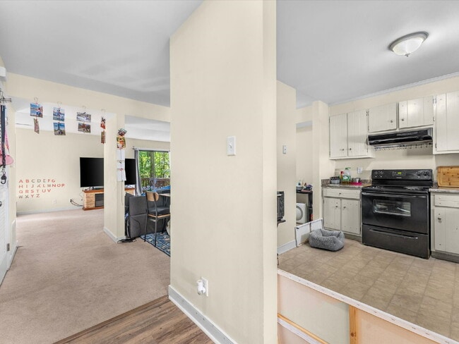 Building Photo - 1701 Early Settlers Rd