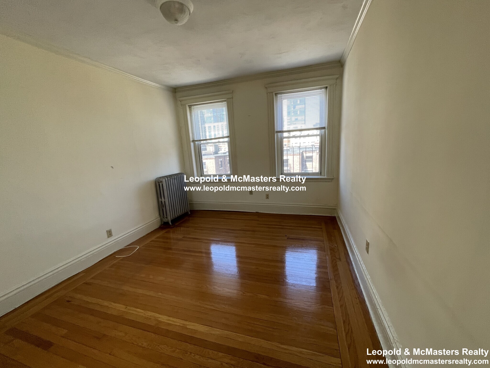 Building Photo - 48 Queensberry St