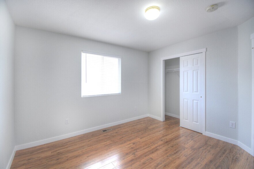 Building Photo - 1325 Legend Oak Dr