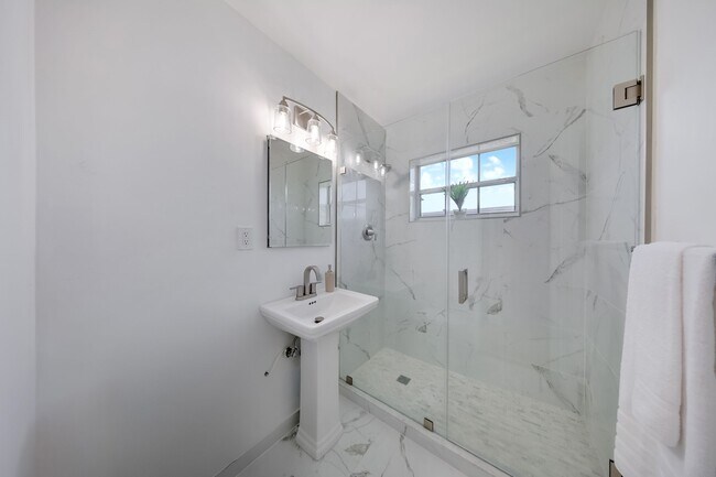 Building Photo - 13521 S Biscayne River Dr