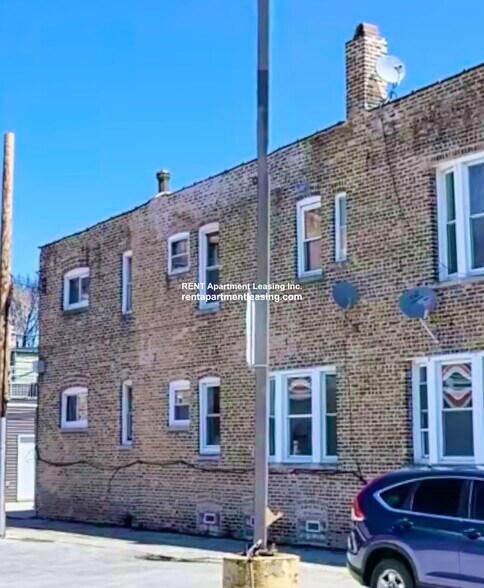 Building Photo - 1744 W Foster Ave