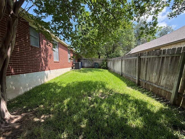 Building Photo - 1505 Muledeer Run