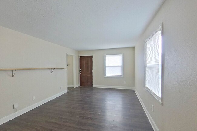 Building Photo - 3/1 Single Family Home in Linden!