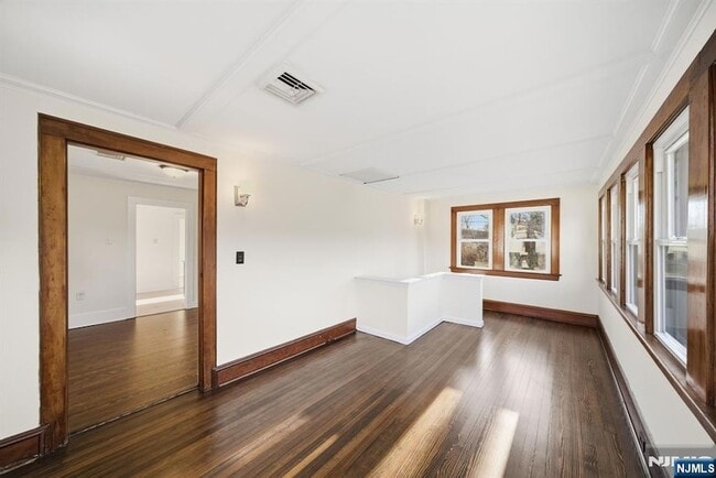 Building Photo - 75 Lakeview Terrace