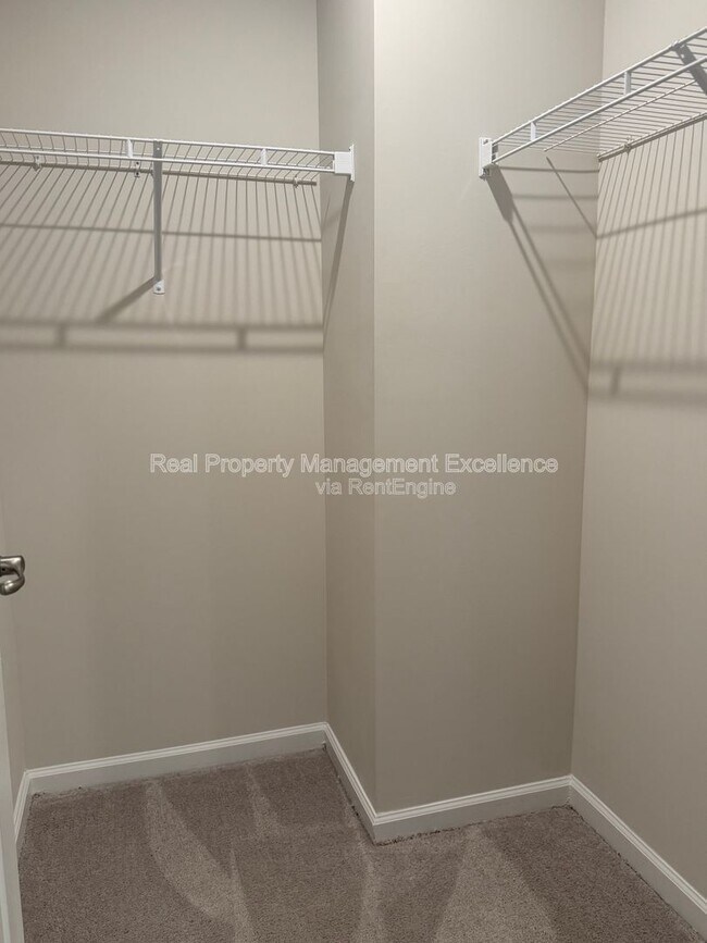 Building Photo - 6625 Pathfinder Wy