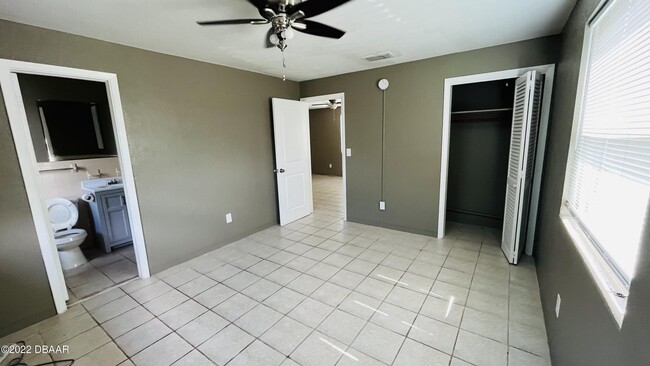 Building Photo - 901 N Peninsula Dr