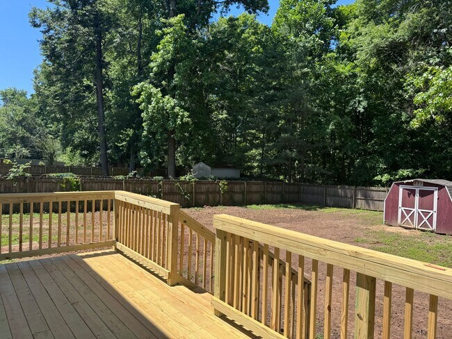 Building Photo - 130 Shady Maple Dr