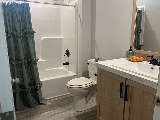 Building Photo - 15777 Bolesta Rd