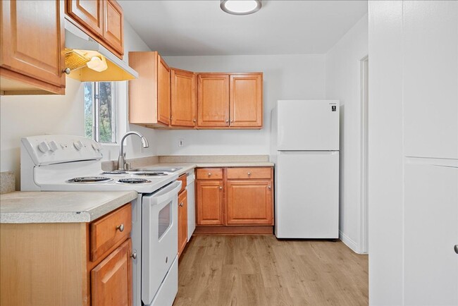 Building Photo - 5709 Hazeltine Ave