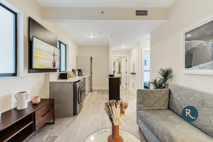 Building Photo - 3031 NE 4th Ave