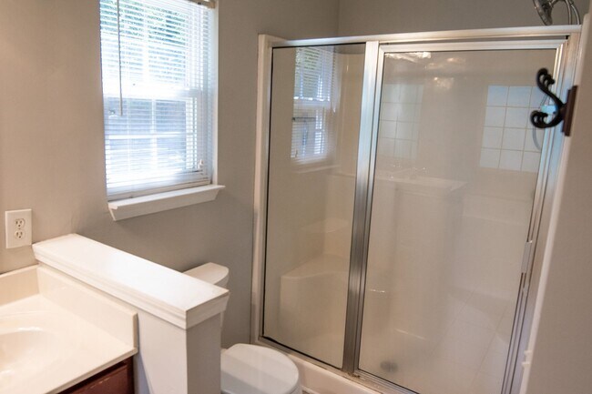 Building Photo - Main level living in Murfreesboro!