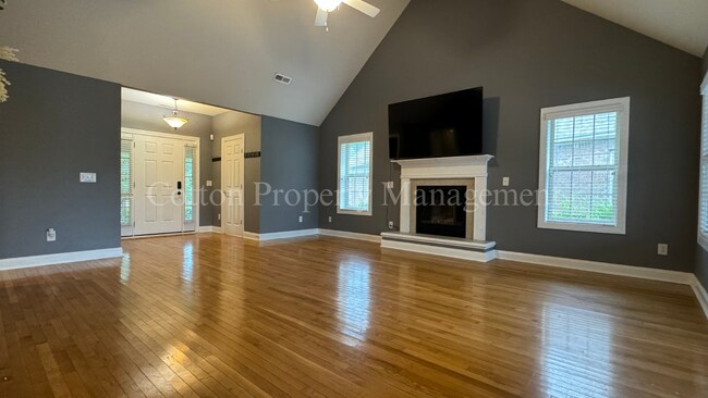 Building Photo - 4BR/3BA Well appointed home in the gated c...